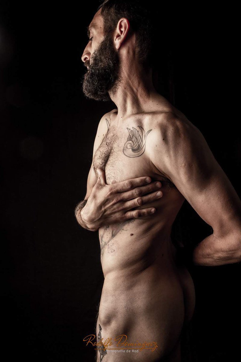 Retrato
.
Mod.: @lichtstyle__ 

#fotografiaderod  #gayart #desnudoartistico #fotografoslatinos #circulodearteeroticolatinoamericano #eroticlife #tbt #tbt❤️