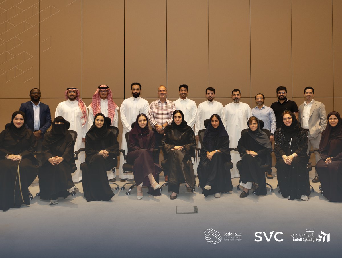 شكراً لكل المشاركين على التزامكم وحماستكم! 
لقد كنتم قلب وروح النسخة الأولى من برنامج التفاوض الاحترافي مع أوين داربيشاير.
استمروا في تطبيق مهارات التفاوض الاحترافي لتجعلوا كل صفقة فرصة حقيقية للنجاح.✨