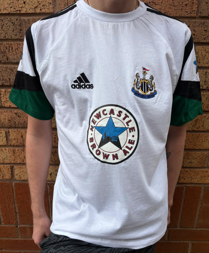 NE1Retros's tweet photo. To celebrate the big kick-off against Barcelona, we're running a GIVEAWAY! 🎉⚫⚪

We're giving away one of our 3 pre-order retro shirts — and entering is easy:
-Retweet this post
-Follow @NE1Retros 
-Tag 2 mates in the comments

Get involved and rep the retro look! 🔥
#ToonArmy #NUFC #Giveaway