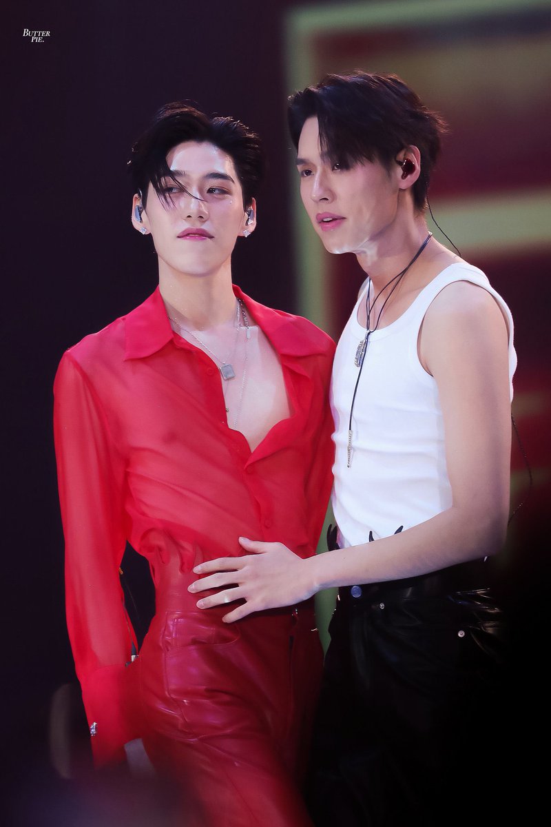 ถ้าป๊ากับแม่ฟังอยู่ คิดถึงหนูหน่อยน้า หนูขอสัญญาว่า หนูจะเป้นเดกดี