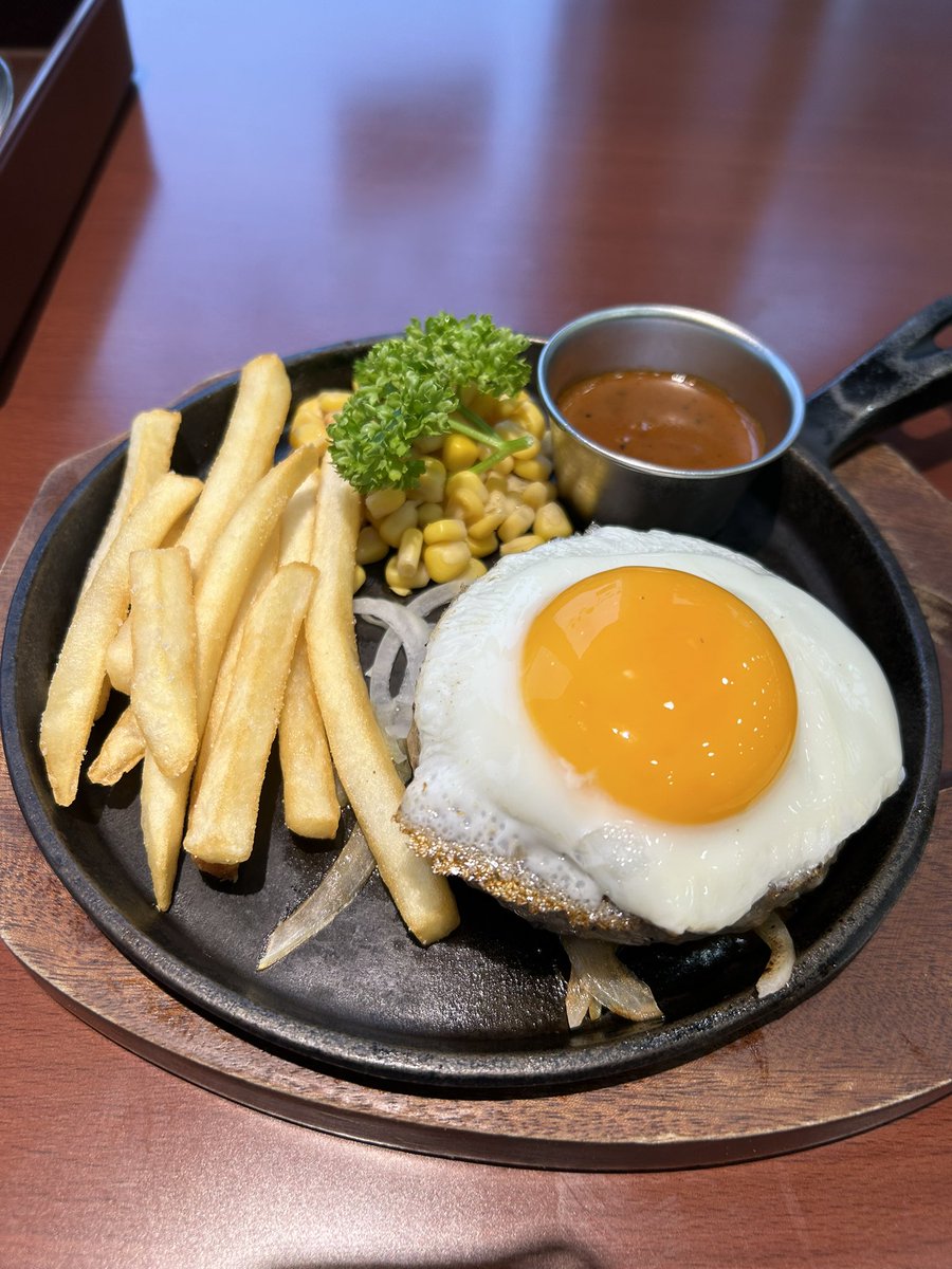 いつの日か〜 輝くだろう〜

今宵の月のように〜

#月見ハンバーグ

👉🤓ちょんてすなよ (　´･ω･ ` )σ 🌕🍴