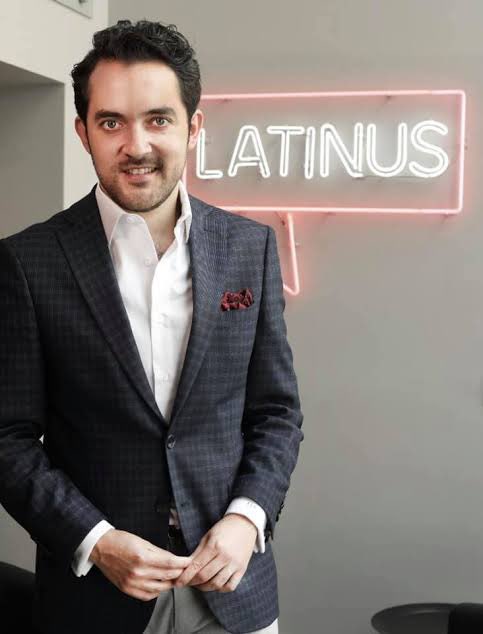 Este es Claudio Ochoa <a href="/ClaudioOchoaH/">Claudio Ochoa Huerta</a> el nuevo #LordMontajes del estercolero <a href="/latinus_us/">Latinus</a> que lanzó la mentira de que los hijos del Pdte <a href="/lopezobrador_/">Andrés Manuel</a> tramitaron un amparo para no ser investigados por huachicol fiscal. 

¿Cómo ven a este miserable mitómano?