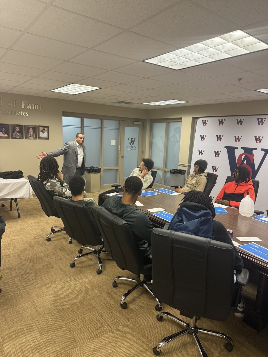 Big thanks to Mr. Thompson <a href="/FirstHorizonBnk/">First Horizon Bank</a> in Morristown for spending time with our guys today—teaching financial literacy, how to budget/save money, and getting them set up with checking accounts. Lessons that go way beyond the court!

🔴🔵🤘🏽 #WaltersUp #GUTH