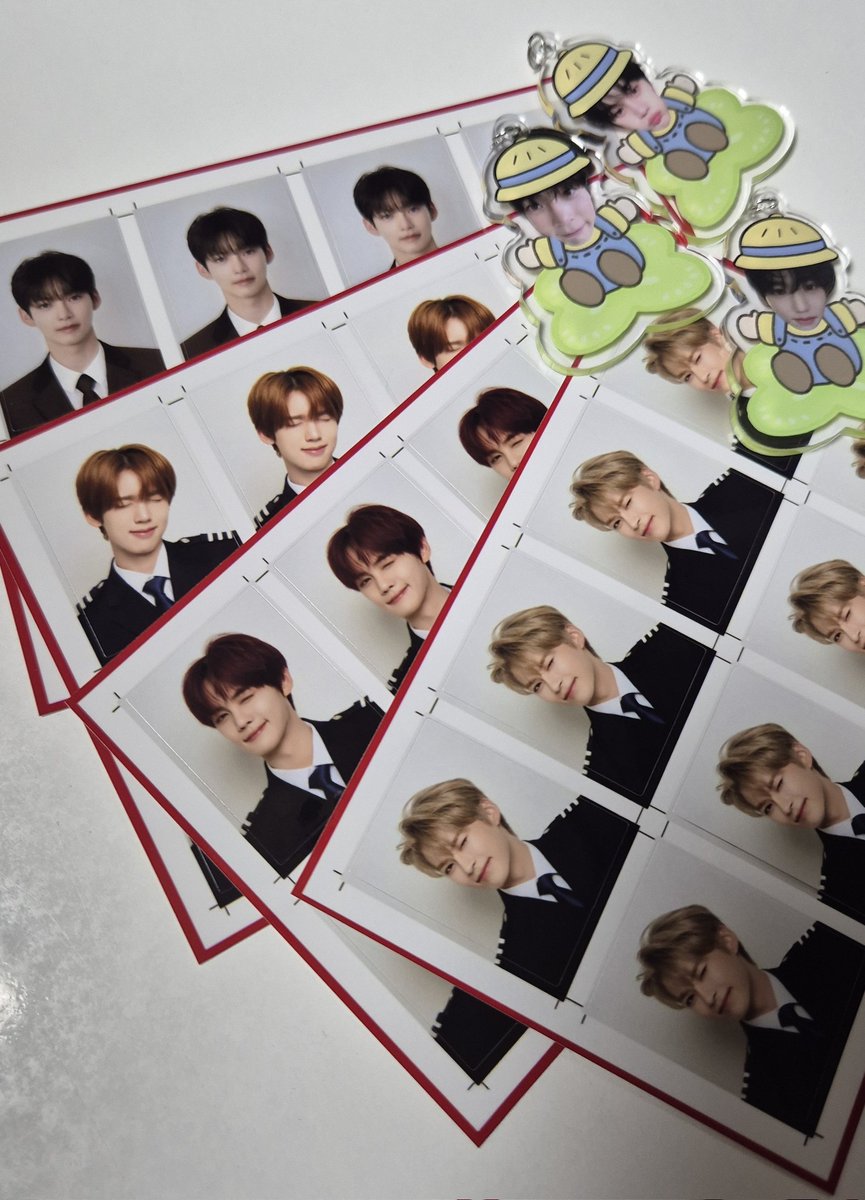 ha_ru_0710's tweet photo. 𝟐𝟎𝟐𝟓 𝐙𝐄𝐑𝐎𝐁𝐀𝐒𝐄𝐎𝐍𝐄 𝐖𝐎𝐑𝐋𝐃 𝐓𝐎𝐔𝐑
[𝐇𝐄𝐑𝐄 ＆ 𝐍𝐎𝐖］𝐈𝐍 𝐒𝐄𝐎𝐔𝐋

⊹⁺⸜ 포토매틱 / 키링  나눔 ⸝⁺⊹

🌹 일시 - 10/3(첫콘)
🌹인증: #rt (키링만 해당 +아이코닉 스밍 500회⬆)
🌹장소 시간: 당일 타래 공지

선착으로 증명사진도 드려욤☺️ https://t.co/JycboQf9tN