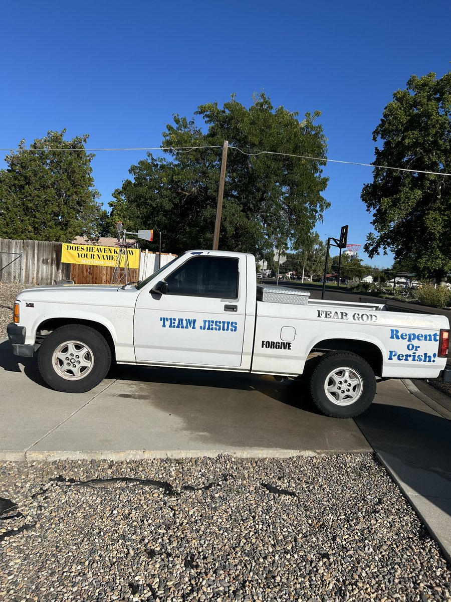 Hornblasters tweet media