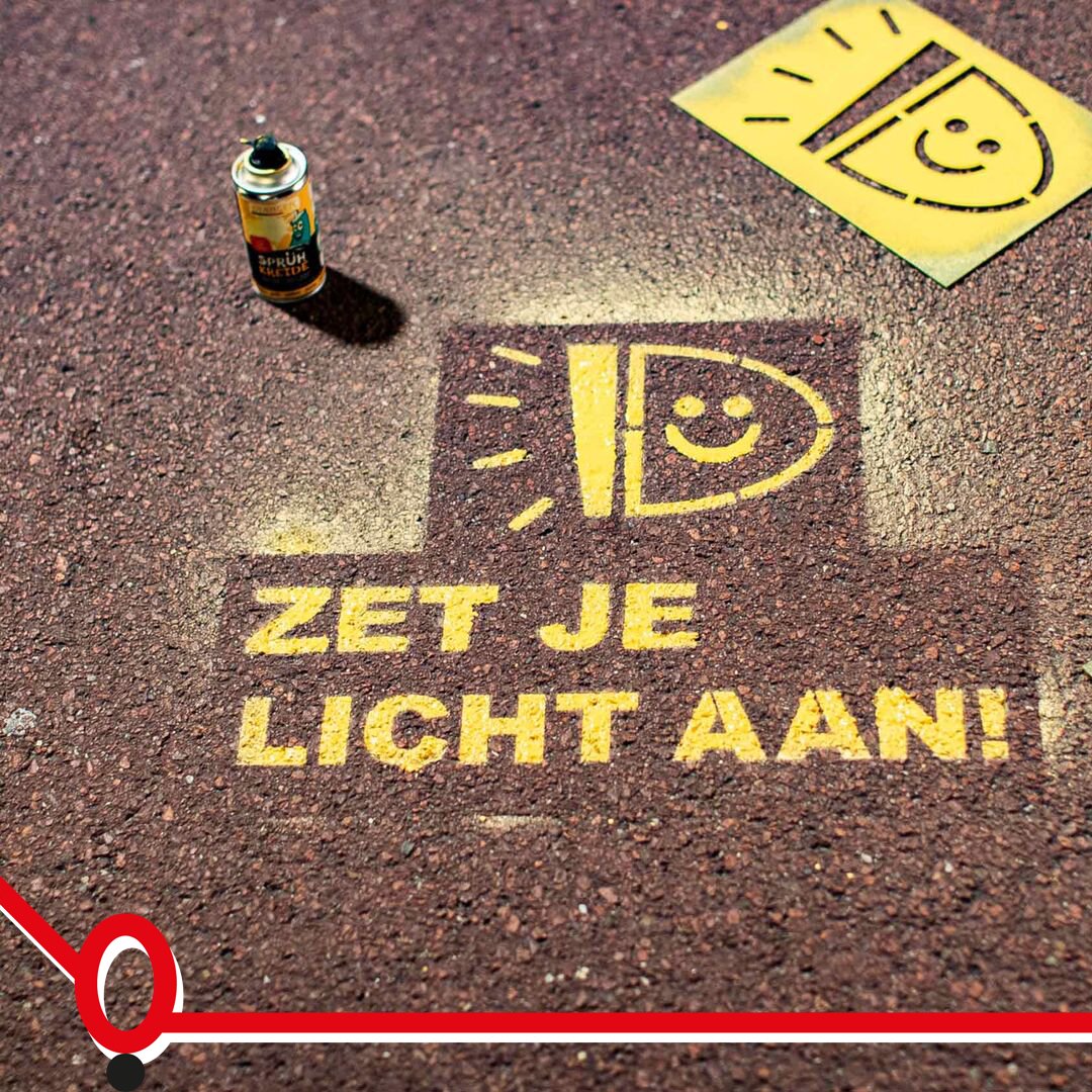 26 okt. gaat de klok terug naar de wintertijd. Start van de AAN-campagne 💡🚲.
Goede fietsverlichting verkleint het ongevalsrisico met 20%.
Doe mee: tag ‘Zet je licht AAN’ in jouw gemeente en vraag aandacht voor zichtbaarheid 👉 shorturl.at/yIURv
#ZetJeLichtAAN