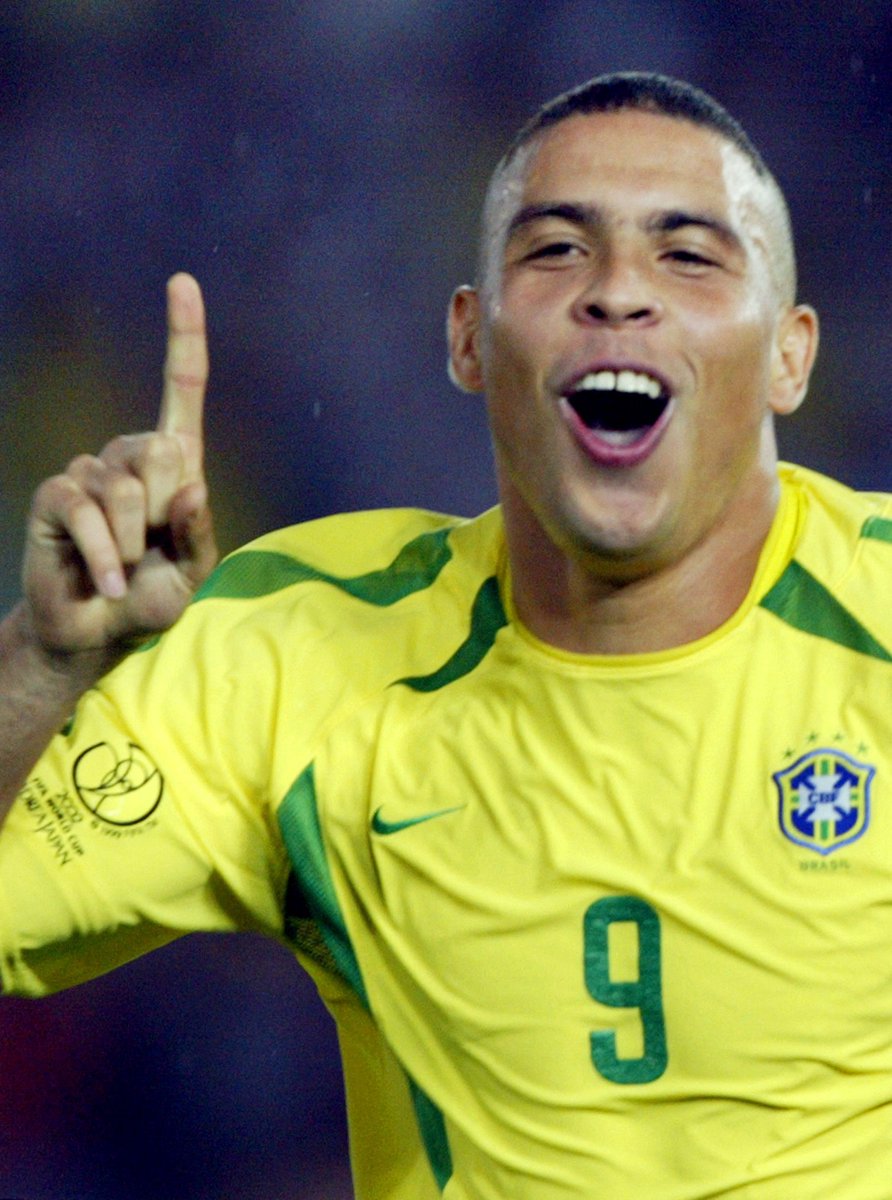 CONMEBOL's tweet photo. Hoje é um bom dia para lembrar do Fenômeno 🙂‍↕️🇧🇷

#AcrediteSempre https://t.co/KXZjly38TT