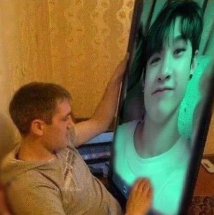 imagina falar mal de mim enquanto eu estou no meu quarto assim
