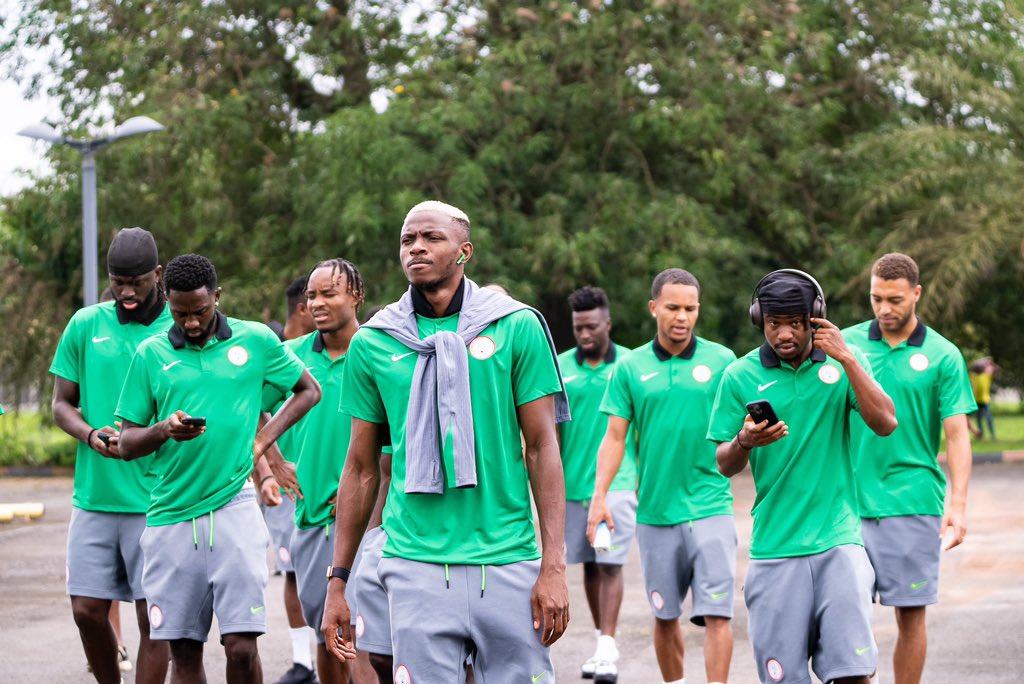 your_Favxparte's tweet photo. JUST IN: Super Eagles of Nigeria drop to 45th in latest FIFA World Football Ranking๐ณ๐ฌ
Fubara #BAYCHE Receipt #Kolade Palmer https://t.co/HdoCVhIOF8