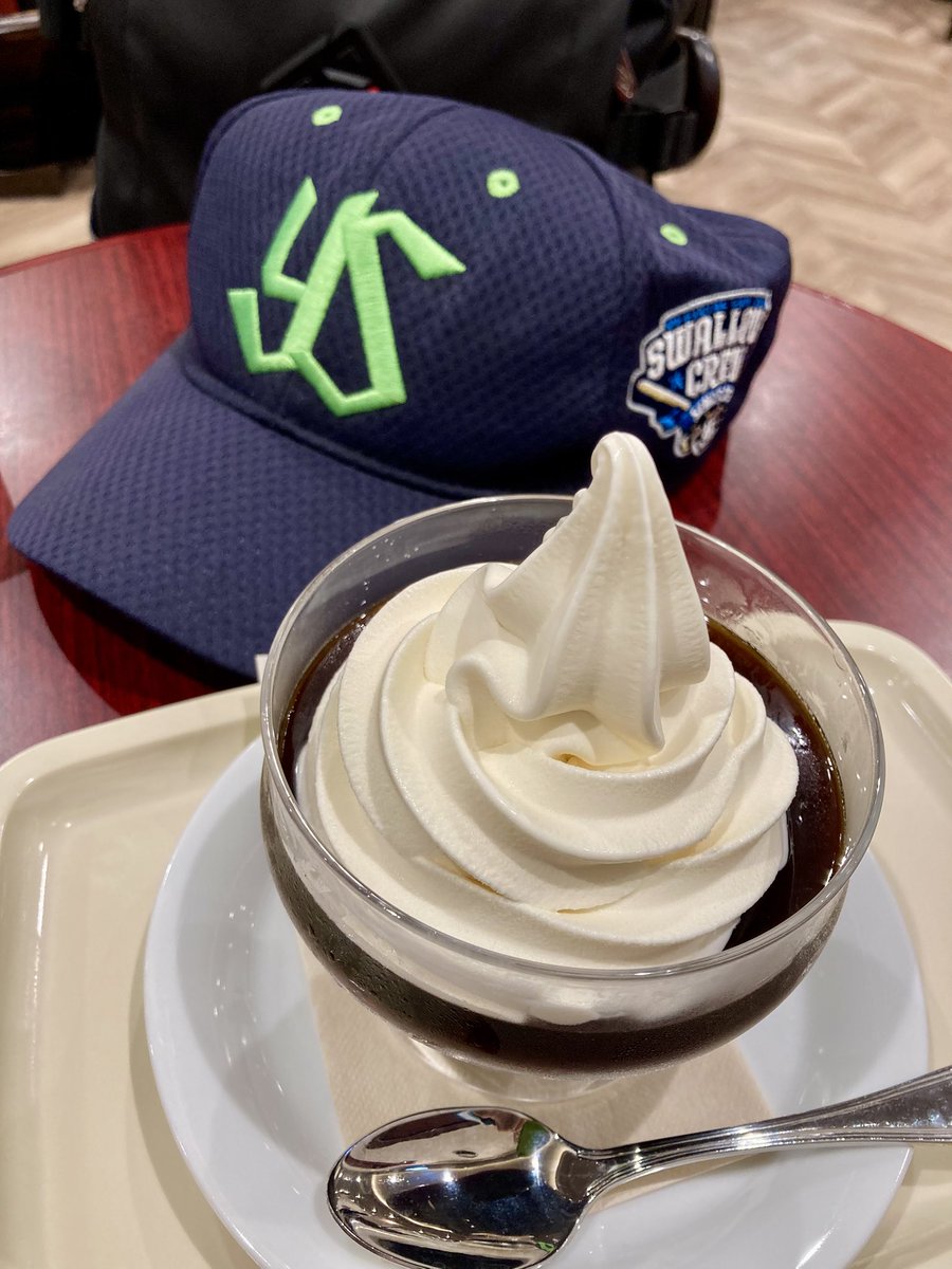 tecchan0330's tweet photo. 現地すわほ〜☂️☂️☂️
そして娘も無事就職内定貰えたので外苑前のベローチェで祝杯㊗️ https://t.co/AFxoQu2pXA