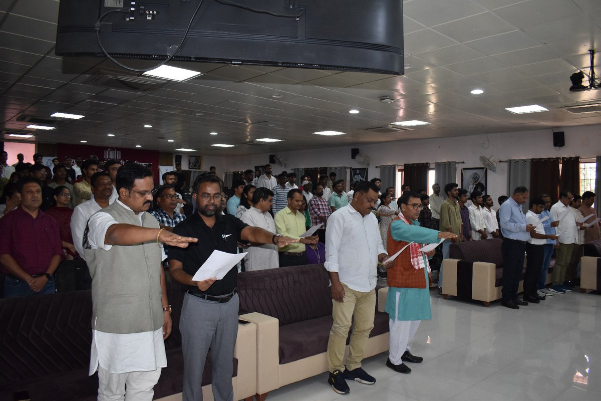 VCOMGAHV's tweet image. हिंदी विश्वविद्यालय में स्वच्छता की शपथ