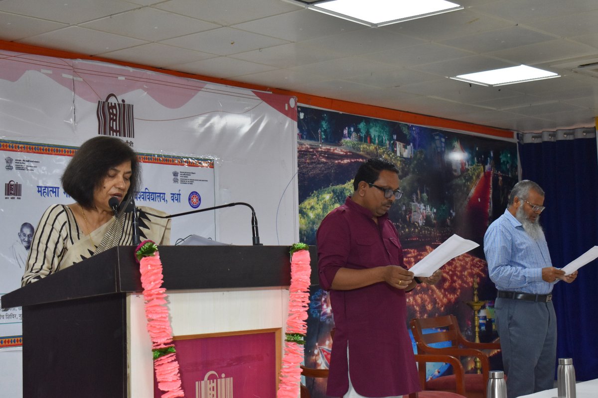 VCOMGAHV's tweet image. हिंदी विश्वविद्यालय में स्वच्छता की शपथ