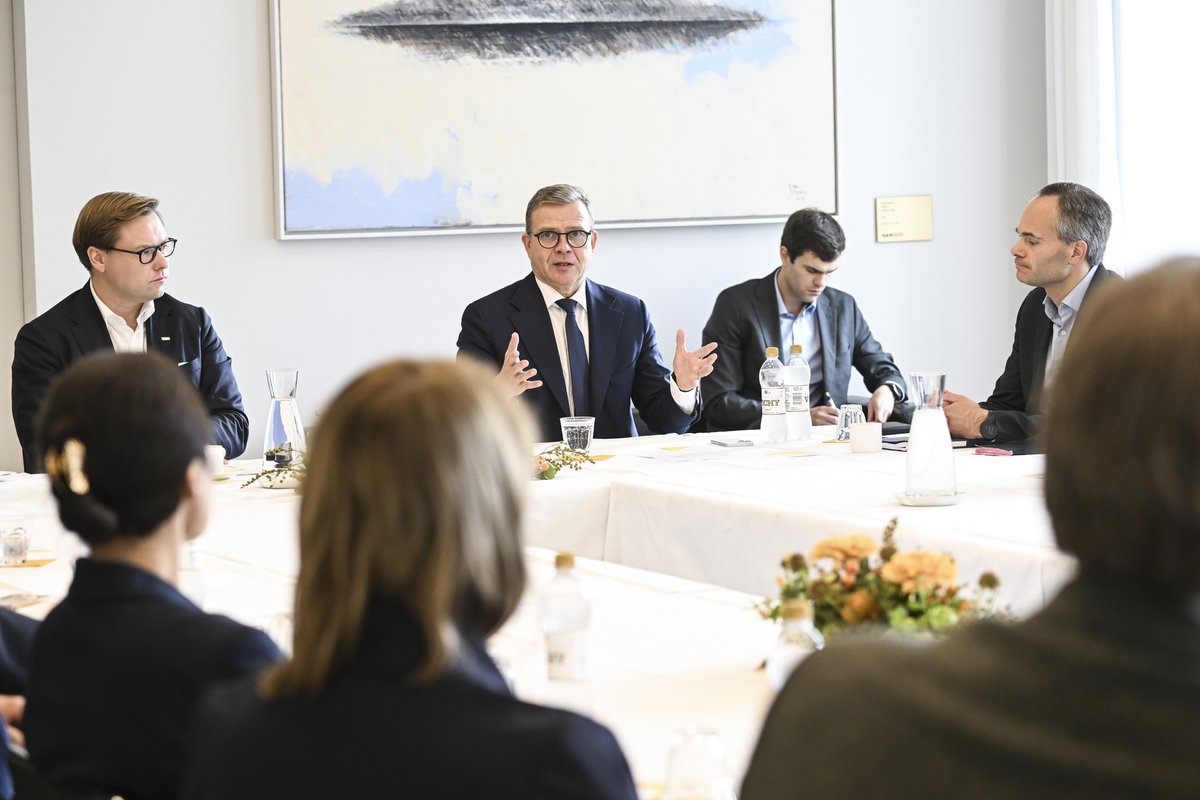 Maan suurimpien kaupunkien C21-verkosto vahvistaa      kaupunkipoliittista keskustelua ja kaupunkien yhteistä edunvalvontaa. Kauden 1. kokouksessa vieraili pääministeri <a href="/PetteriOrpo/">Petteri Orpo</a>. Pormestari <a href="/Dansazo/">Daniel Sazonov</a> johdolla keskusteltiin mm. työllisyydestä, turvallisuudesta ja kasvusta.