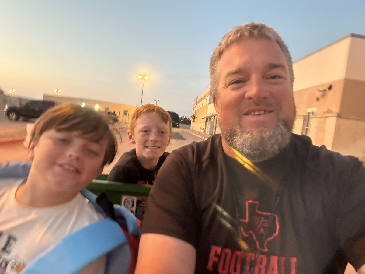 MattGarver04's tweet image. Game day Gator ride for district game number 2! Time to get a W against Stony!! #RUNET