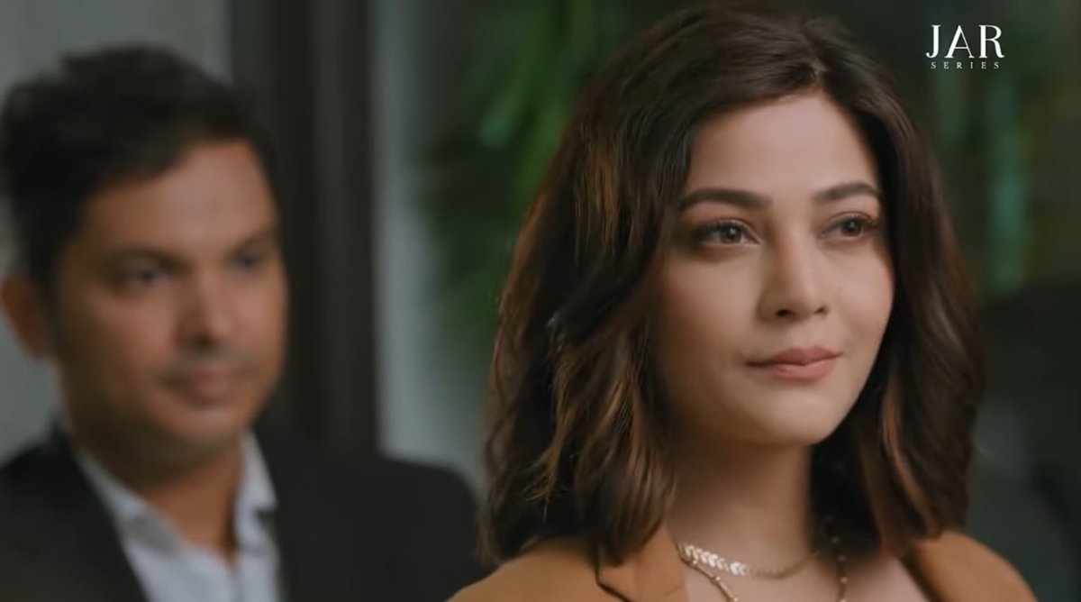 Soniya is formally obsessed with Megh. And she has no patience - trying everything all together - promotion, friendship and plotting to keep him away from his girl friend 

  #Dooriyan #KaveriPriyam #RandeepRai