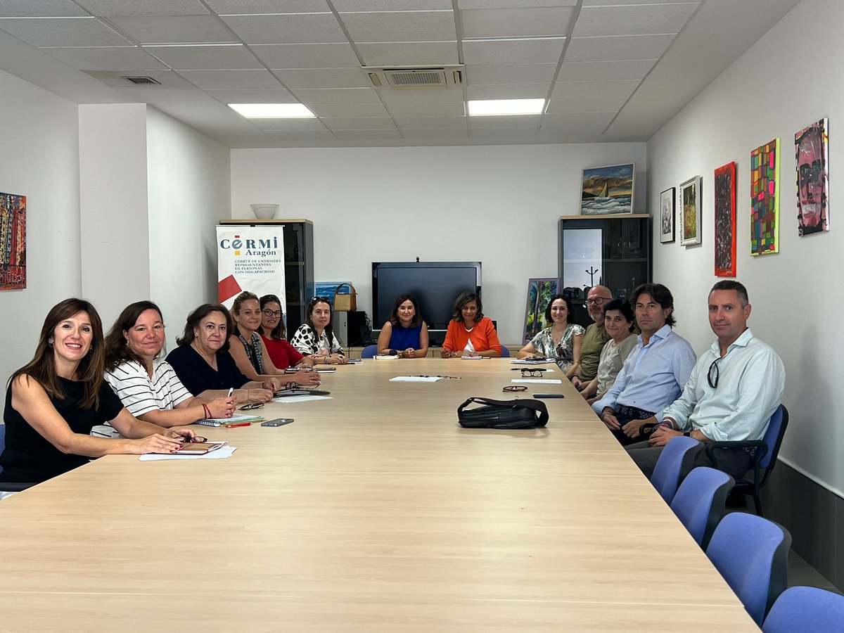 📣 Hoy la comisión de servicios sociales de CERMI Aragón se ha reunido con la consejera de políticas sociales del <a href="/zaragoza_es/">AyuntamientoZaragoza</a>, <a href="/MarianOros/">Marian Oros</a>