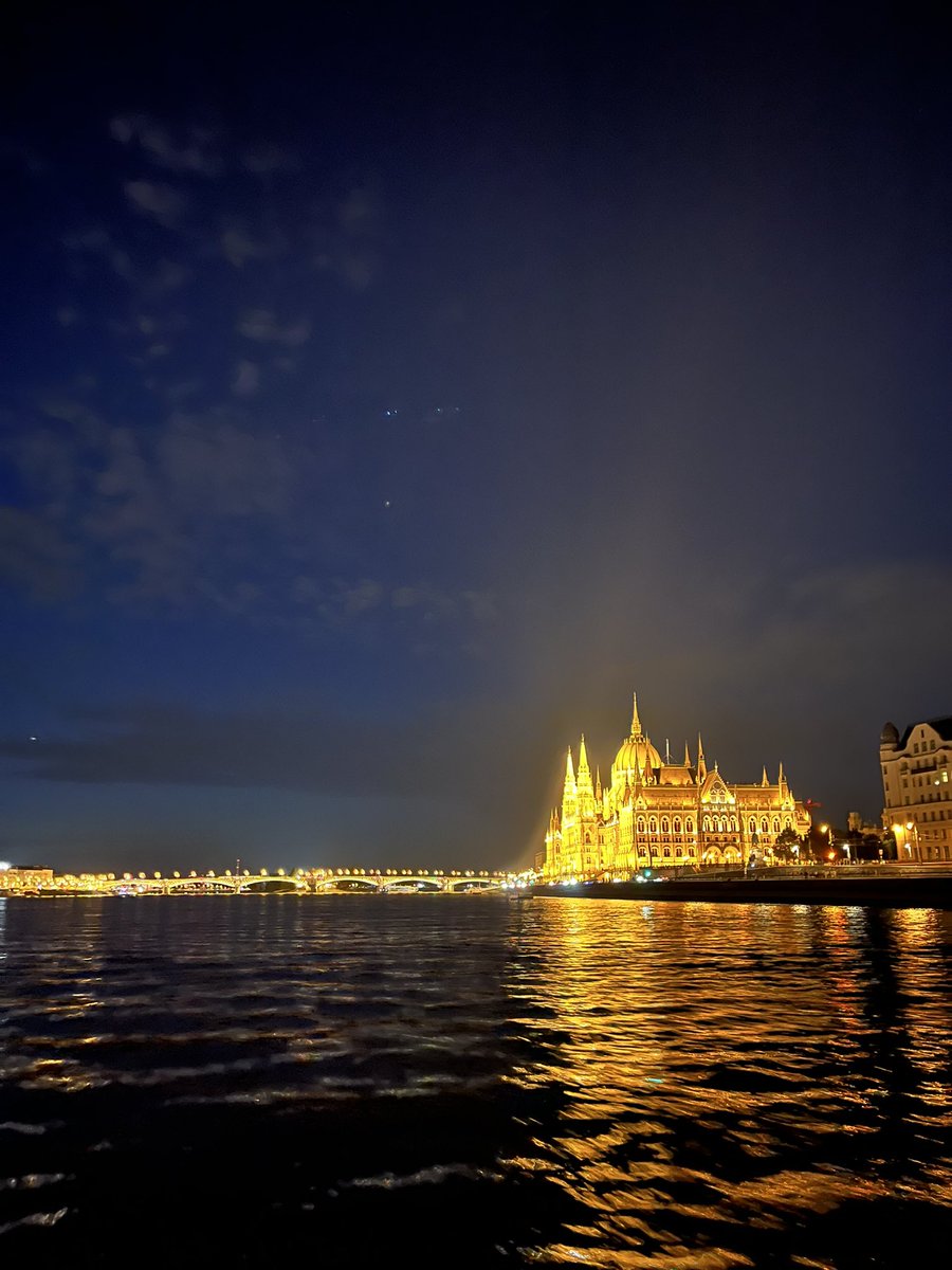 Shweta7770's tweet image. I found Budapest prettier than Paris!
