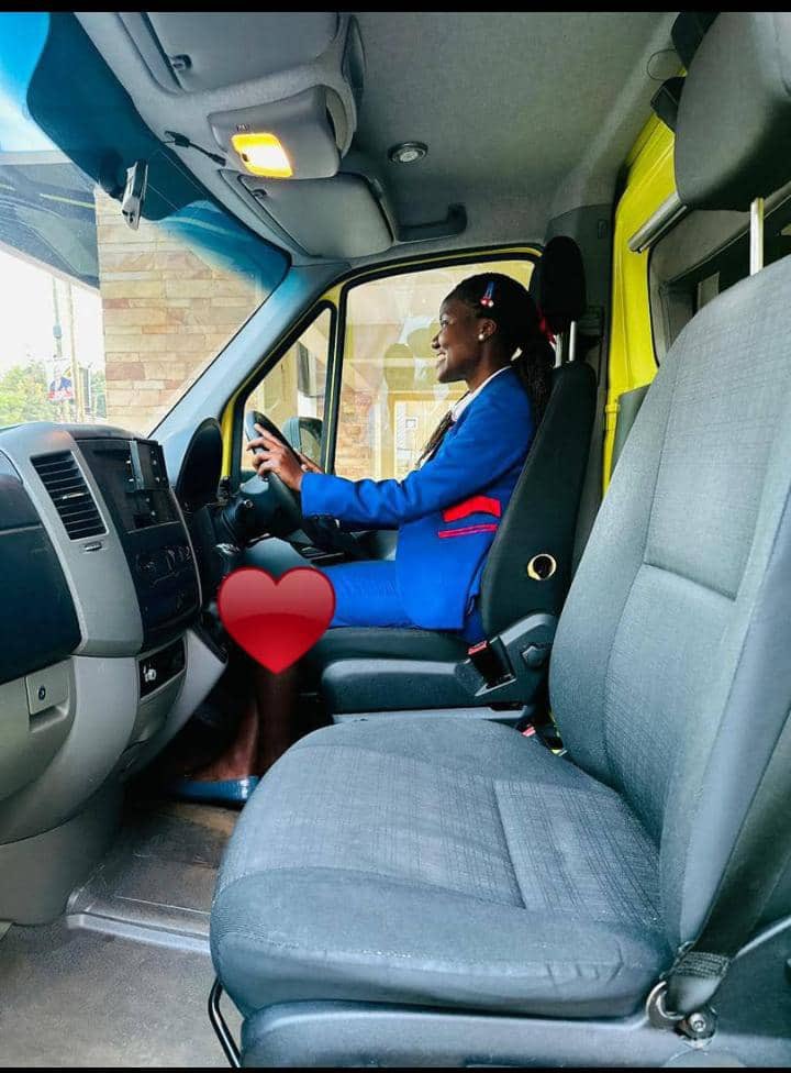 andykristian's tweet image. What color should we paint this baby?

No, it’s not Medipal 😁 

We are all very excited about the arrival of the @KarisMedical ambulance. Thank you Lord!

If you are happy for us, like and RT 👏🏽👏🏽👏🏽

Don’t forget that we are located at West Mall, Kyanja.

Thank you @URAuganda 🙏🏽