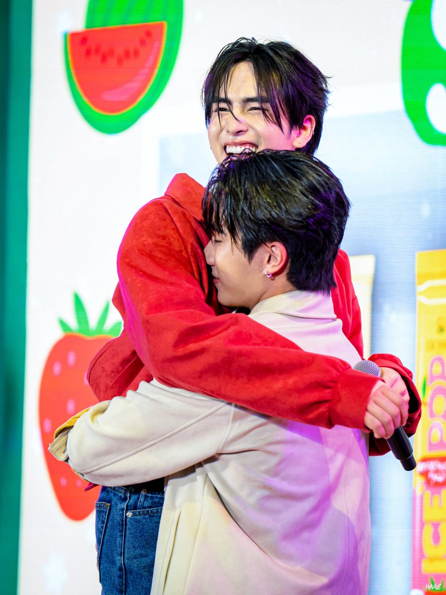 Hareshine's tweet photo. ♪ ₊˚♬ ผมคงอยู่ไม่ไหว อยากมีพี่มาคอยอุ้มได้ไหม ♫⋆

PERTHSANTA DOMIIA AT DOIKHAM
#ICEPOPFreezeFreshxPerthSanta
#PerthTanapon #Santapp https://t.co/2cgstyElhi