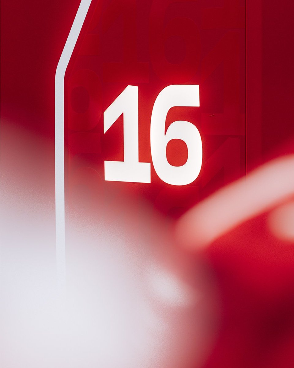 ScuderiaFerrari's tweet photo. A weekend of racing awaits 😎🇦🇿 https://t.co/zGziV4jjU0
