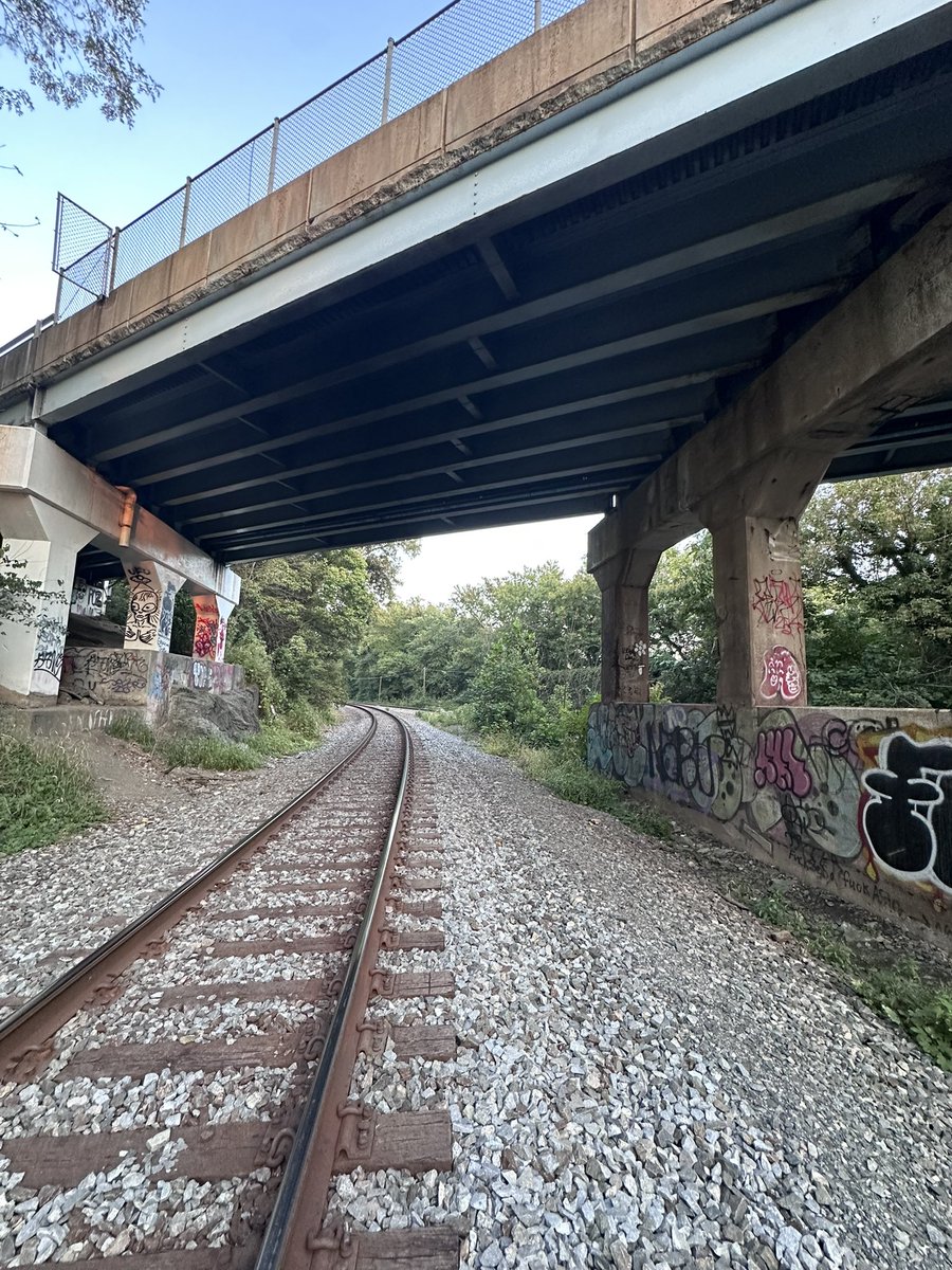 ArtTrap9000's tweet image. Life is a balance of shadow and light—chaos on the walls, direction on the tracks. Every turn leads somewhere. 

#LifeInContrast #UrbanReflections #TracksOfLife #VisualThoughts #StreetPerspective #ArtInMotion #Art
