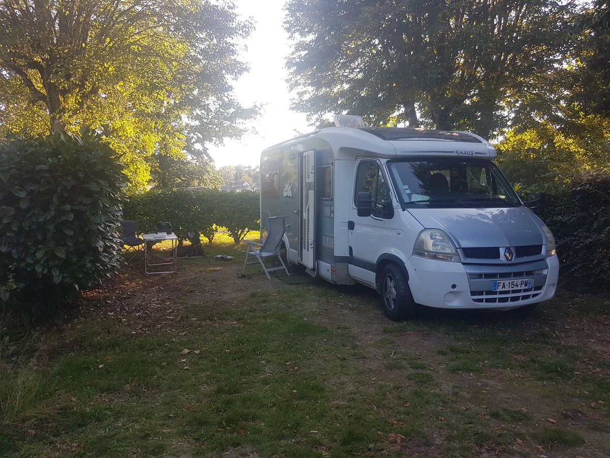 Sebasbtceth's tweet photo. Dag 16 na eindeloos veel kleine D wegen genomen te hebben zijn we aangekomen in Argences en Aubrac en nu heb ik er wel eentje verdiend. #roadtrip #roadtripvibes #campertravels https://t.co/njt69KAsFX