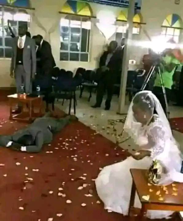 AfricanHub_'s tweet photo. At church, Stephen collapsed after receiving news that his newly wed wife had 3 kids from 3 different men https://t.co/Dz2hbrvdM4