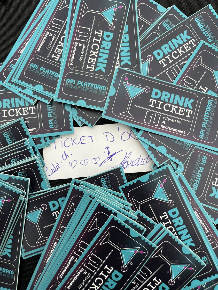 Ce soir <a href="/JLRecrutement/">JL Recrutement</a> sponsorise l’apéro communautaire de l’#apiplatformcon avec le fameux punch ! Nous avons retrouvé un ancien ticket et c’est devenu le #ticketdor. Qui aura le ticket d’or ? Rdv 18h aux sales momes ! 
<a href="/JPansart/">Jodia Pansart</a>