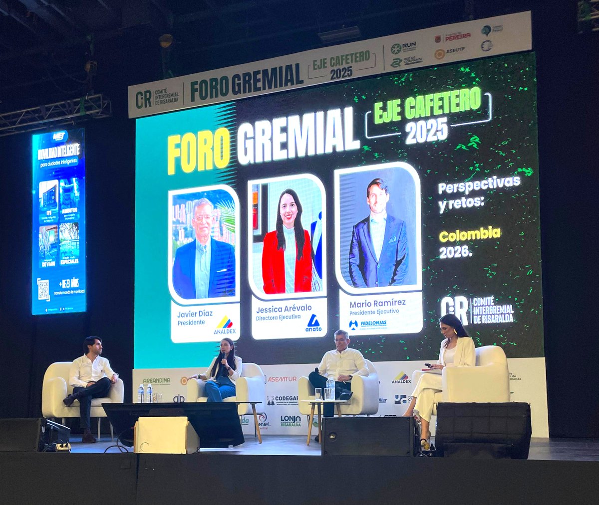 AnatoNacional's tweet photo. 👉Hoy, la directora ejecutiva de ANATO, @jmarevaloa hizo parte del Foro Gremial Eje Cafetero - Perspectivas y retos, Colombia 2026, organizado por el Comité Intergremial de Risaralda. 💼

➡️En este espacio, se abordaron diferentes temáticas en torno a los retos en materia económica para el país y la importancia del trabajo en conjunto entre los sectores público-privado.

✈️Además, se comentó sobre el turismo y su situación actual a nivel regional y nacional, y su importante aporte a la economía.
