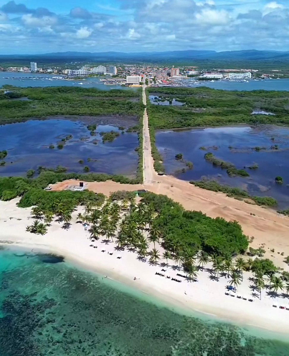 GianlucaCoccon1's tweet photo. Maravilloso 
PARQUE NACIONAL MORROCOY al fondo TUCACAS en primer plano PUNTA BRAVA único cayo q se le llega a pie o en vehículo 
Edo Falcón VENEZUELA 
🇻🇪🇻🇪🇻🇪🇻🇪🇻🇪🇻🇪🇻🇪🇻🇪🇻🇪🇻🇪
@tucacasdigital https://t.co/dkx2XMMBfN