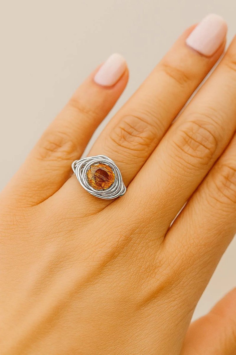 Covergirlbeads's tweet image. Simple Style Ring - Amber colored bead wire wrapped in silver etsy.com/listing/436847… @audscrftdcrtns.bsky.social #ejwtt #WireWrapped #SimpleRing
