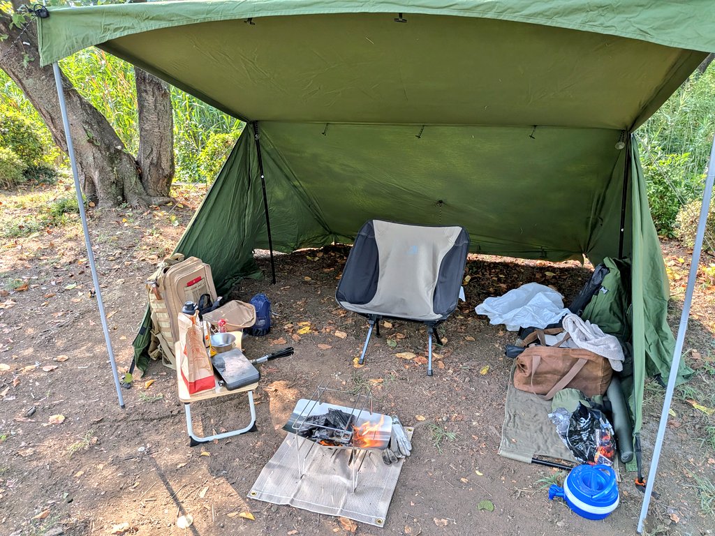 N089d's tweet photo. キャンプ行きたい…今週末こそ行けるかな
キャンプ歴は浅いけど、使っているのはずっと軍幕タイプのタープテントかパップテント！
一番ロマンを感じられて最高 https://t.co/Lp6uLP6Z0S
