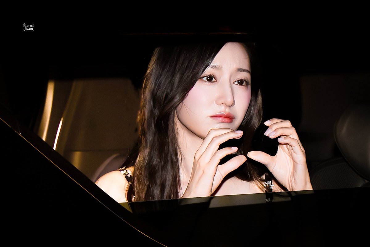 EternaJiwon's tweet photo. 𝟮𝟬𝟮𝟱.𝟬𝟵.𝟭𝟲

퇴근길 🎥 🫶🏻

#김지원 #KIMJIWON 
#Bvlgari https://t.co/IhLvrDAsHP