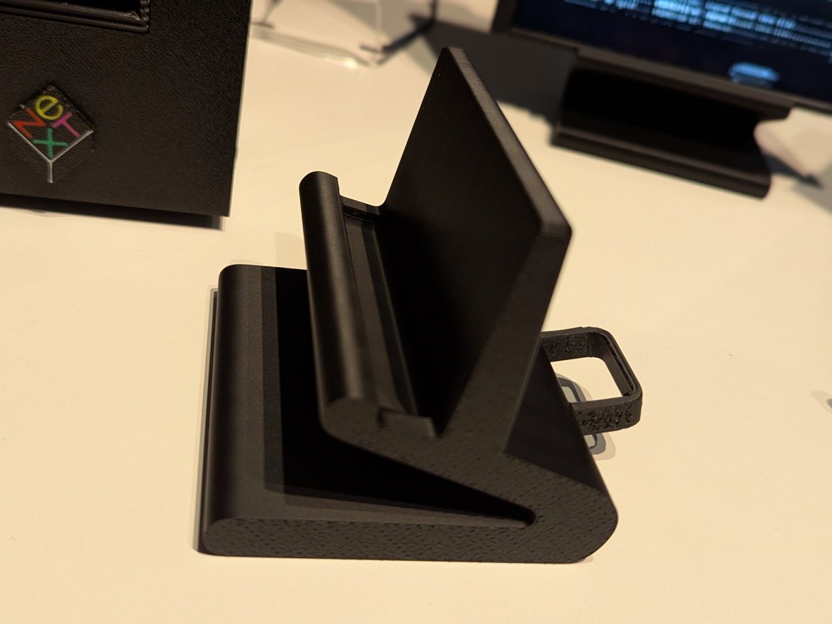 Clive_Frog_2_0's tweet image. This stand will be good for a few things