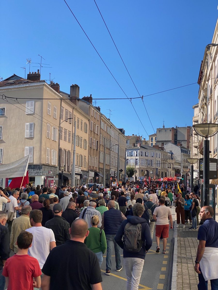 IsabelleBrique2's tweet image. Nous étions très nombreux ce matin dans les rues de #Limoges pour défendre les droits des travailleurs, les services publics et les retraites.
Un changement de cap est indispensable. Maintenant !
@partisocialiste @psHauteVienne @senateursPS