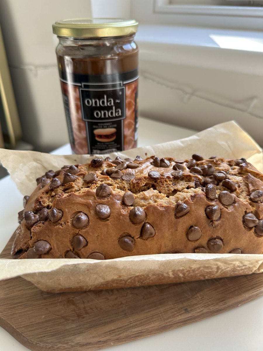 Craving something sweet? 🍰 This #DulcedeLeche Loaf Cake is soft, buttery, and filled with rich caramel flavour. Perfect with coffee, tea, or mate — and so easy to make at home! Watch the recipe 👇 
bit.ly/4n66Xhf 
#LoafCake #BakingRecipe #CakeLovers #EasyBaking #Budin