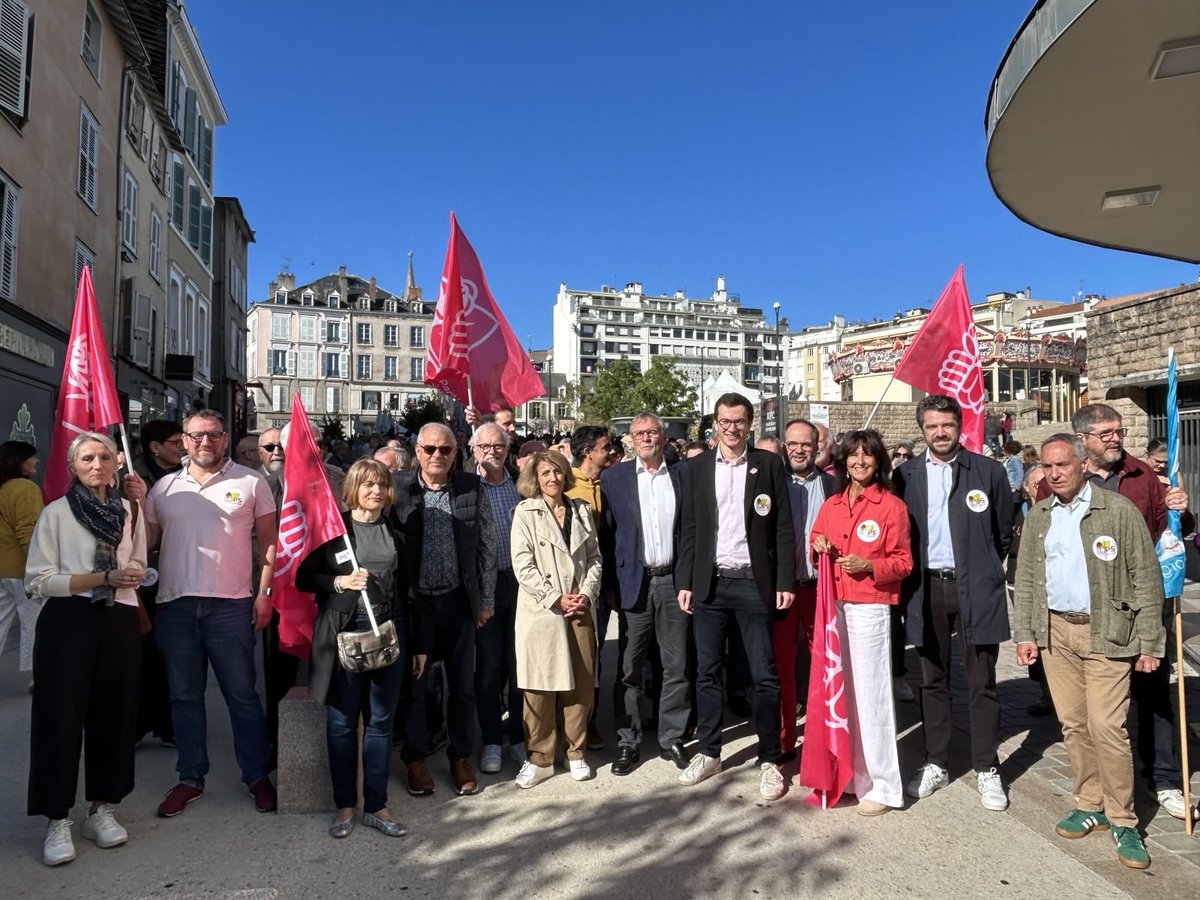 IsabelleBrique2's tweet image. Nous étions très nombreux ce matin dans les rues de #Limoges pour défendre les droits des travailleurs, les services publics et les retraites.
Un changement de cap est indispensable. Maintenant !
@partisocialiste @psHauteVienne @senateursPS