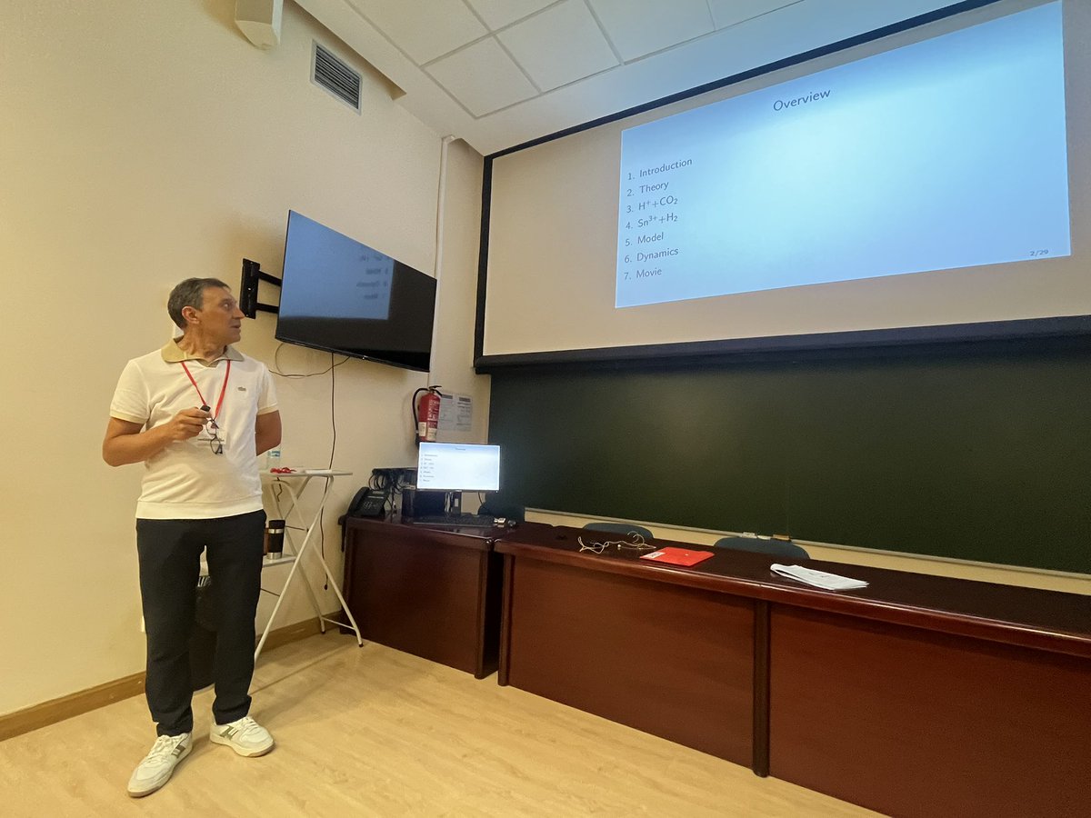 Iniciamos la última sesión del #SECSMol #IFF <a href="/CSIC/">CSIC</a> con Ismanuel Rabadán de la <a href="/UAM_Madrid/">UAM Autónoma Madrid</a> que nos habla de Non-adiabatic processes in ion-molecule collisions: Electron capture and fragmentation #CampusSerrano
