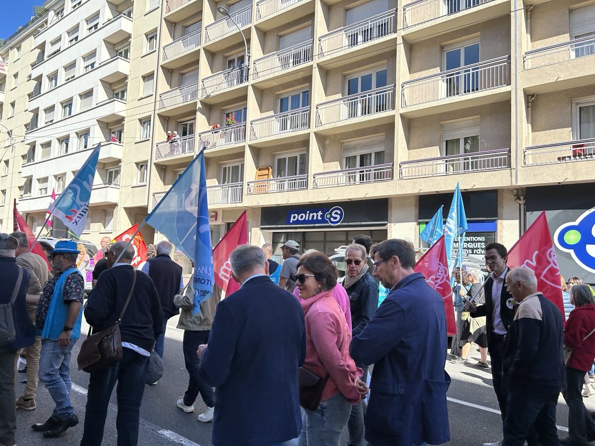 IsabelleBrique2's tweet image. Nous étions très nombreux ce matin dans les rues de #Limoges pour défendre les droits des travailleurs, les services publics et les retraites.
Un changement de cap est indispensable. Maintenant !
@partisocialiste @psHauteVienne @senateursPS