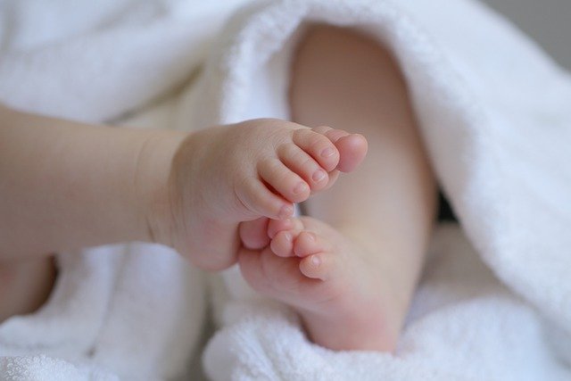 👶🏽 Els que heu estat pares o mares fa poc heu de saber que els permisos per naixement i cures han canviat.

👨‍👩‍👧‍👧 Cada membre de la parella té des d'ara tres setmanes més de permís retribuït: una per naixement i les altres dues per cura.

Tots els detalls 👉 gen.cat/neixcriatura