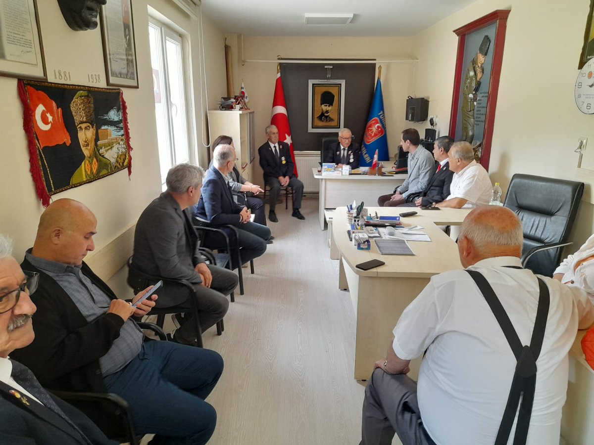 Gaziler günü dolayısıyla İl Başkanımız Sayın Çağlar Ölce ve Yönetim Kurulu üyelerimiz Eskişehir Muharip Gaziler Derneğini,akabinde Kıbrıs Gazimiz Ertuğrul Özküt'ü evlerinde Ziyaret etmişlerdir. 

Bu vesileyle başta Muharip Gaziler Dernek Başkanı Sayın Ekrem Dumlu olmak üzere