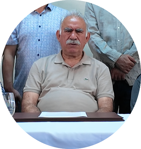 Başkan Apo yeni bir stratejik yok açıyor. 

Bu stratejiden rahatsız olan kesimler genelde hainlik rolü verilmiş kesimlerdir.