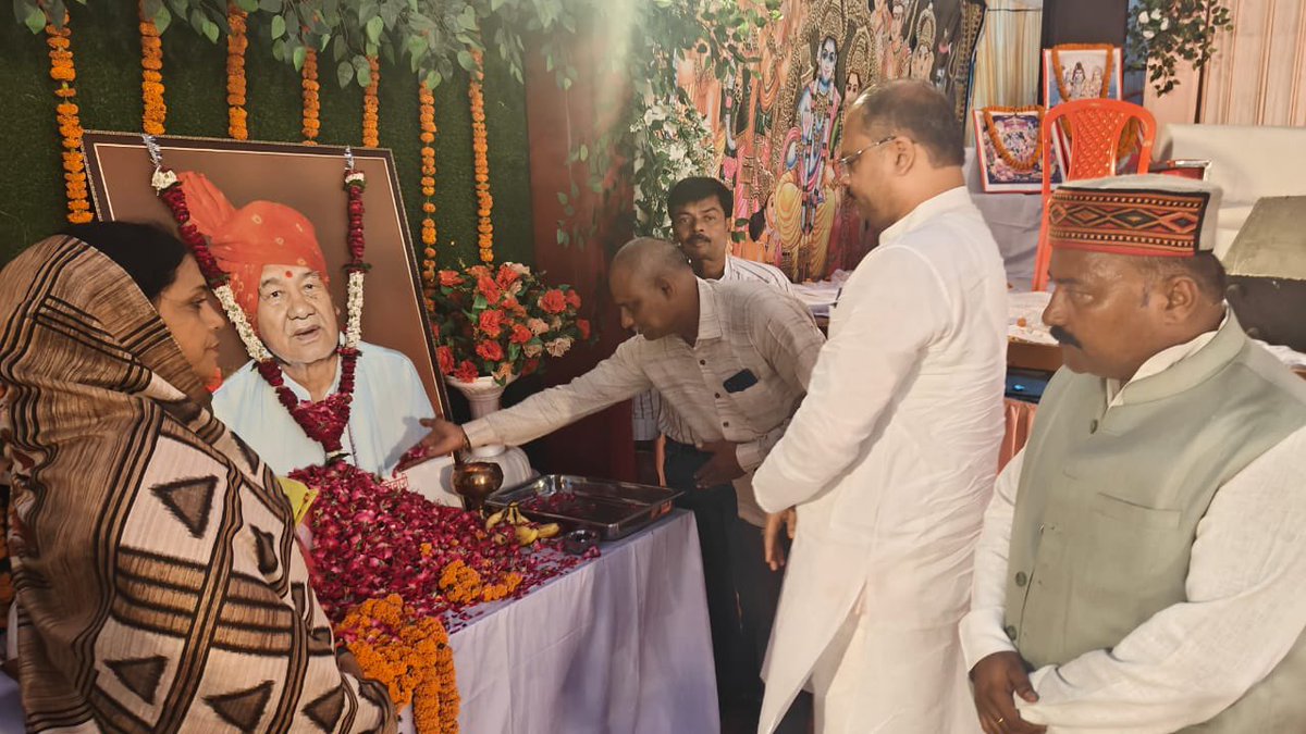 sharadendu_bjp's tweet photo. मध्य प्रदेश शासन में पूर्व कैबिनेट मंत्री रहे स्वर्गीय पण्डित रमाकांत तिवारी जी के पुण्यतिथि के अवसर पर चाकघाट पहुचकर उन्हें श्रद्धांजलि अर्पित की.. https://t.co/O3WaXUh38d