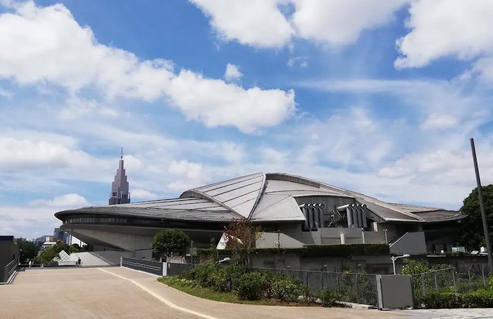 Jedi_MasterYou's tweet photo. 国立競技場の隣にある東京体育館が何度みてもミレニアムファルコンにしかみえない https://t.co/5mfaOXBQzb