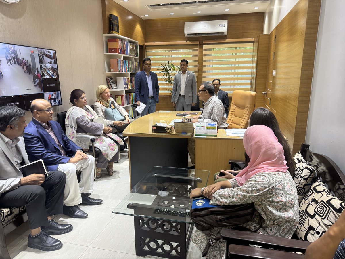 BD_Access_J4C's tweet image. Children’s Court and District &amp;amp; Sessions Judges and seeing the virtual hearing demonstration. Also, visited victim support centre and oparation of Child Affairs  Police Officer Desk under shahmakhdum Police station, Safe home and meet with chairman of the Department of law, RU.