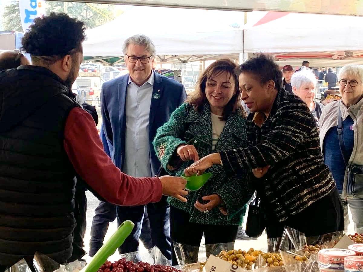 HeleneGeoffroy's tweet image. Nous n’avons aucune leçon d’universalisme à recevoir de celles et ceux qui n&apos;ont de cesse d’essentialiser les quartiers populaires. 
Ma camarade @CaroleDelga porte haut les valeurs de la gauche émancipatrice, celle du @partisocialiste : la vraie victoire, c’est la place de tous,…