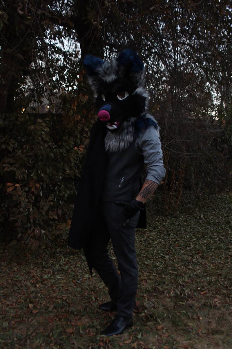 EclipsoSolstice's tweet photo. Here's a throwback for ya 
.
.
.
.
.
#furrygangster #furrymobster #furryfandom #Fursona #furrymuscle #furry #partialsuiter #FursuitEverday #PeakyBlinders https://t.co/cqGBCcoeXk