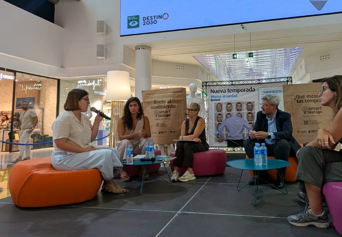 Gracias @lAljub por impulsar el compromiso social. Proyecto Hombre Alicante ha participado en la mesa redonda sobre compras conscientes, fomentando la #prevención y la reflexión. Gracias <a href="/triziazustories/">Triziazu</a>, @miriamqueca, Carolina y Sandra por representarnos #ProyectoHombre #Elche