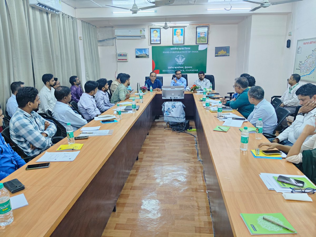 fciarunachal's tweet photo. भारतीय खाद्य निगम, क्षेत्रीय कार्यालय ईटानगर की RPR बैठक दिनांक 18.09.2025 को श्री दिव्य प्रकाश शुक्ला, कार्यकारी निदेशक (उ.पू.) की अध्यक्षता में संपन्न हुई।बैठक के दौरान अरुणाचल प्रदेश क्षेत्र से संबंधित समस्त मुद्दों पर विस्तारपूर्वक समीक्षा एवं चर्चा की गई। 
@FCI_India @fci_ne https://t.co/8QrSgUrGAV