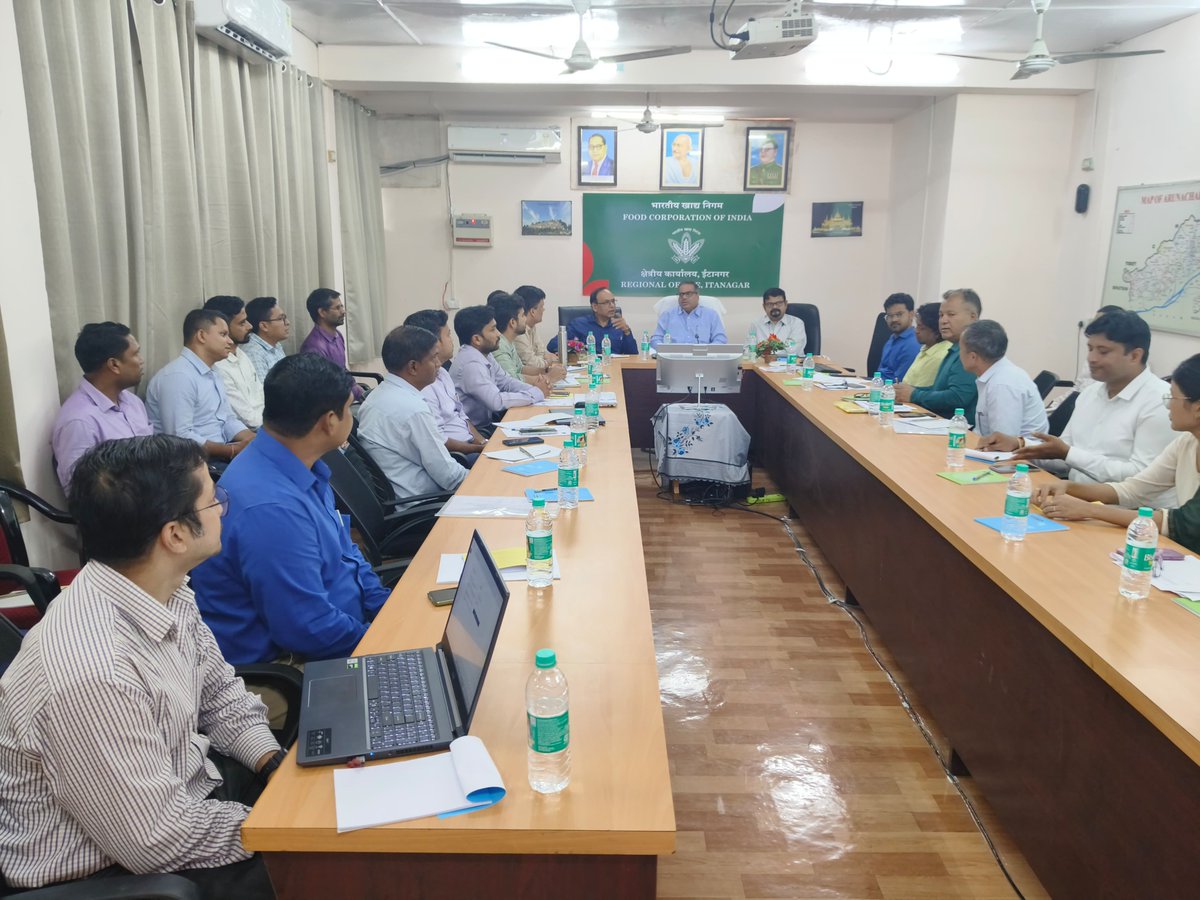 fciarunachal's tweet photo. भारतीय खाद्य निगम, क्षेत्रीय कार्यालय ईटानगर की RPR बैठक दिनांक 18.09.2025 को श्री दिव्य प्रकाश शुक्ला, कार्यकारी निदेशक (उ.पू.) की अध्यक्षता में संपन्न हुई।बैठक के दौरान अरुणाचल प्रदेश क्षेत्र से संबंधित समस्त मुद्दों पर विस्तारपूर्वक समीक्षा एवं चर्चा की गई। 
@FCI_India @fci_ne https://t.co/8QrSgUrGAV